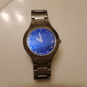 Vintage stainless steel Fossil watch w/ blue face⌚